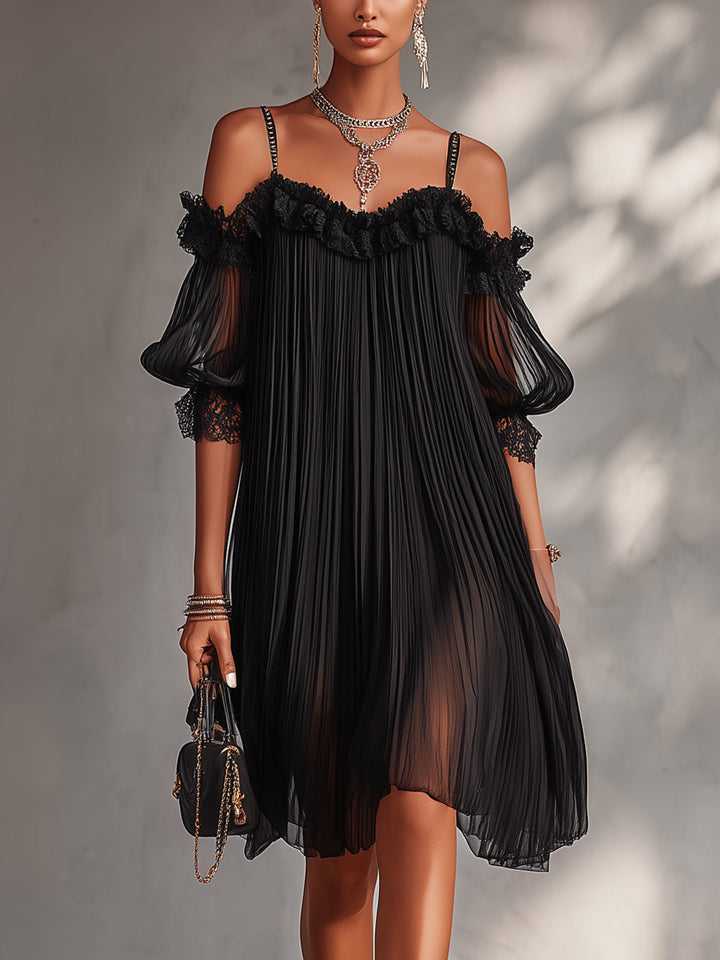 Victoria | Mini vestido negro de muselina con hombros al descubierto y bordes de encaje