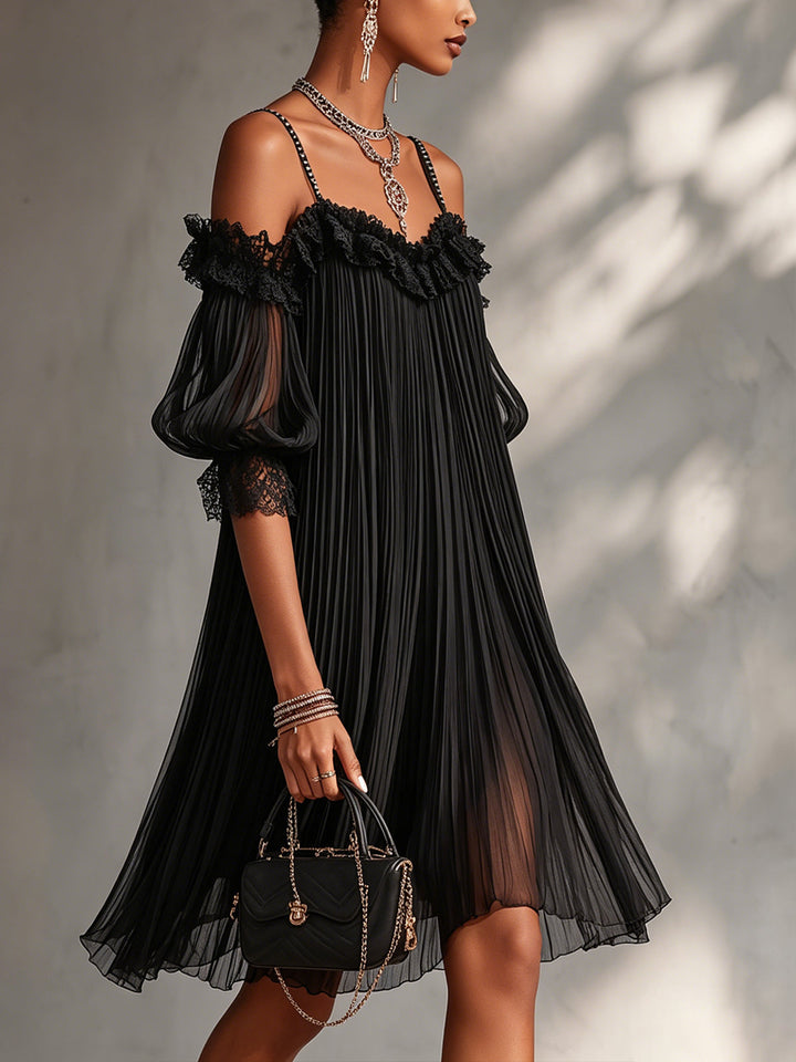 Victoria | Mini vestido negro de muselina con hombros al descubierto y bordes de encaje