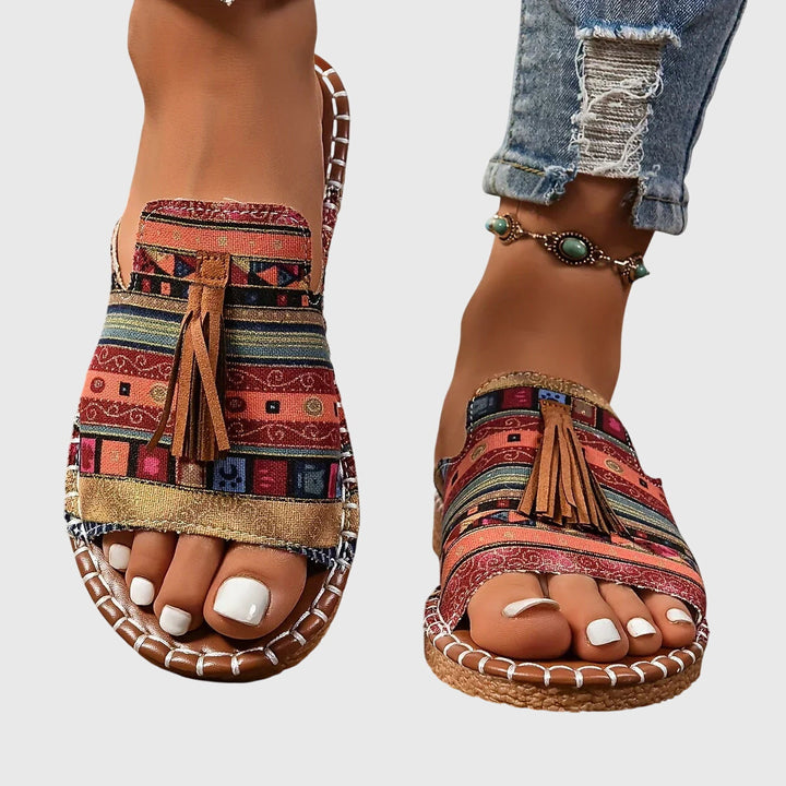 CRISTINA | Sandalias Bohemias con Pompones Nathalie