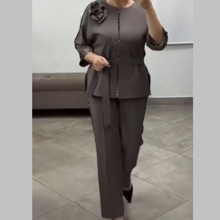Adrienna™ – Elegancia suave para cada silueta