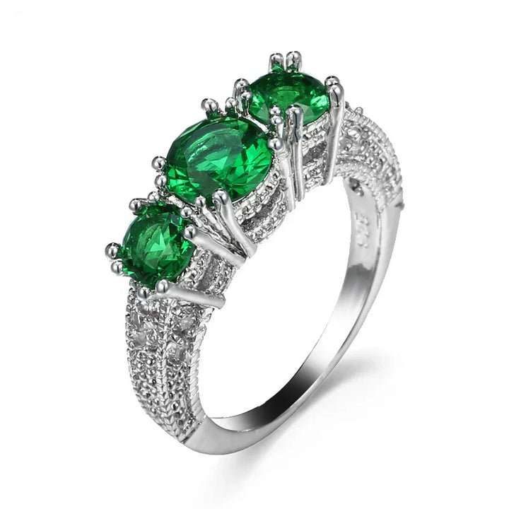 Anillo Atemporal con Piedras de Esmeralda Brillantes