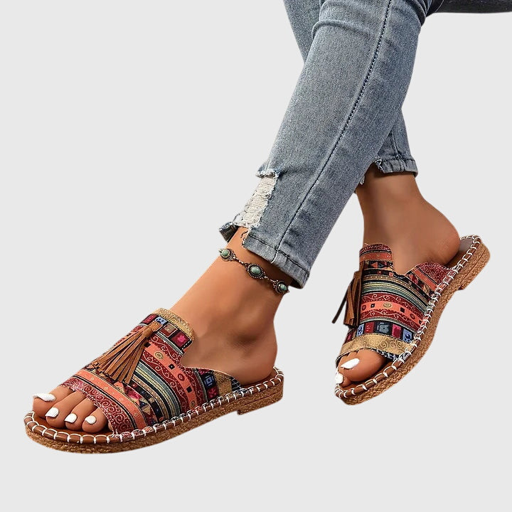 CRISTINA | Sandalias Bohemias con Pompones Nathalie