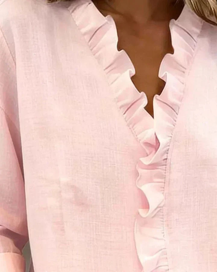 Claire™ | Blouse à encolure en V et volants délicats