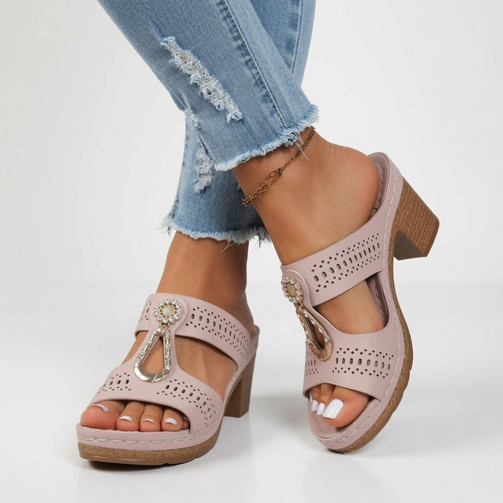 Jourdane™ — Mule tacón bloque punta abierta recortes decorativos elegancia veraniega
