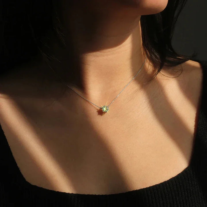 Collar Solitario Elegante en Cristal