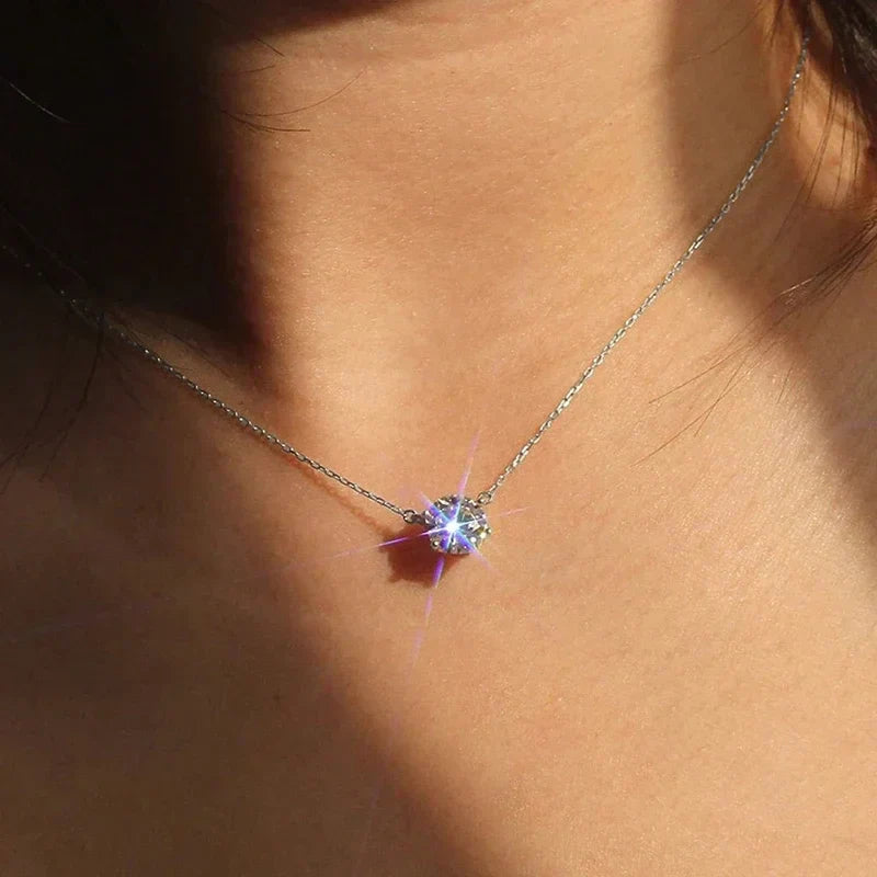 Collar Solitario Elegante en Cristal
