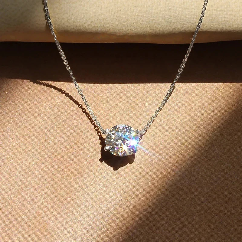 Collar Solitario Elegante en Cristal
