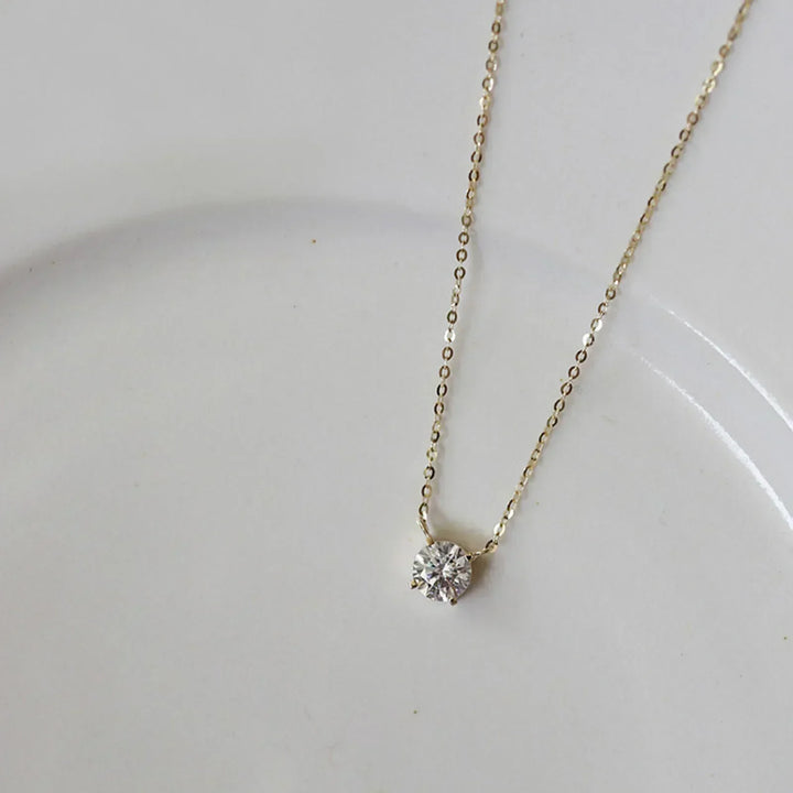Collar de plata esterlina chapado en oro con circonio
