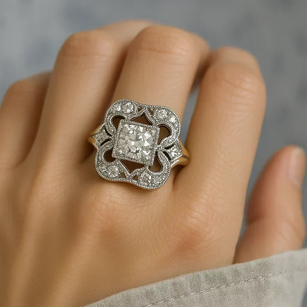 Anillo Clásico de Oro con Zirconia Vintage