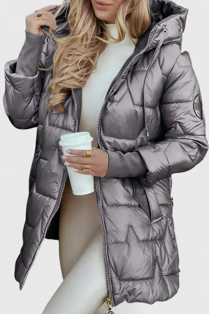 Lisandra | Abrigo Acolchado Largo con Capucha y Cremallera Frontal para Mujer