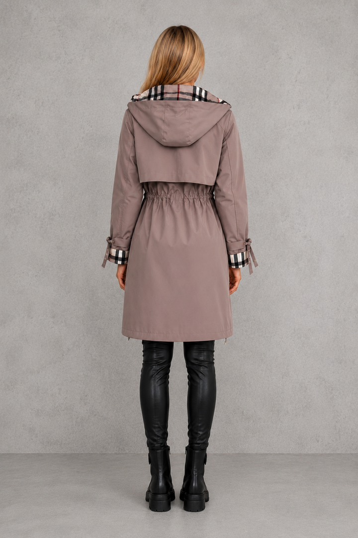 Mabel | Chaqueta Impermeable con Capucha y Detalle de Cuadros