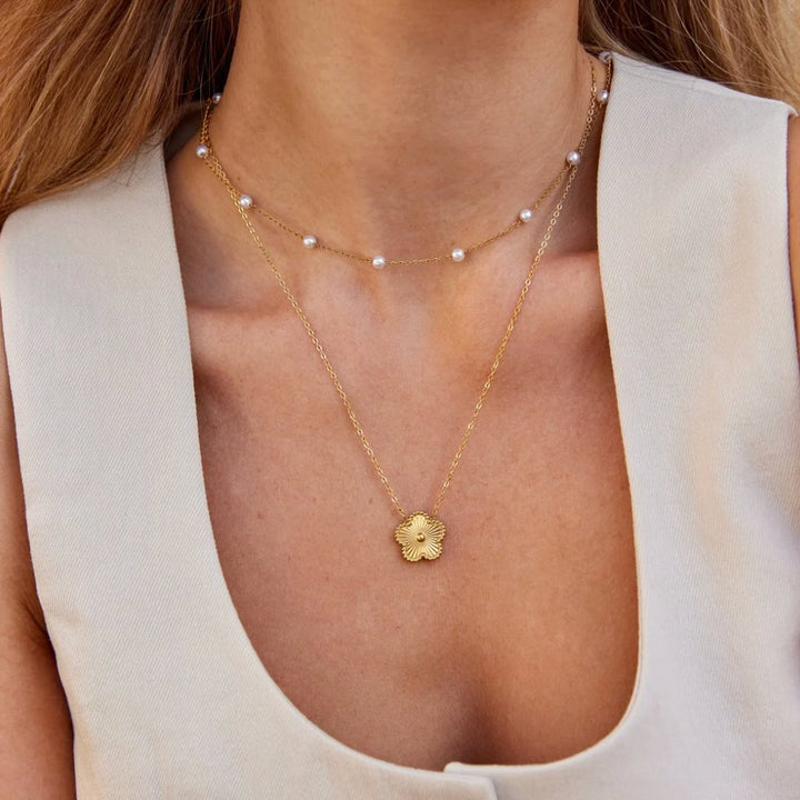 Collar de cadena con perlas